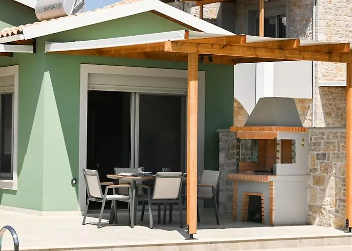 Vila Small Halipoma Odysseas Into Town Close *